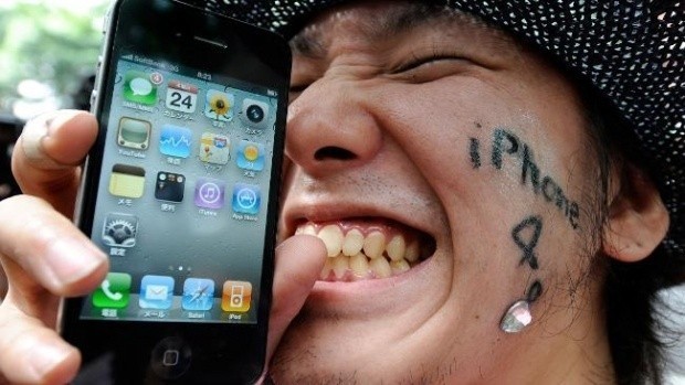 iPhone 4 grip of death haunts aussies, too | TweakTown.com