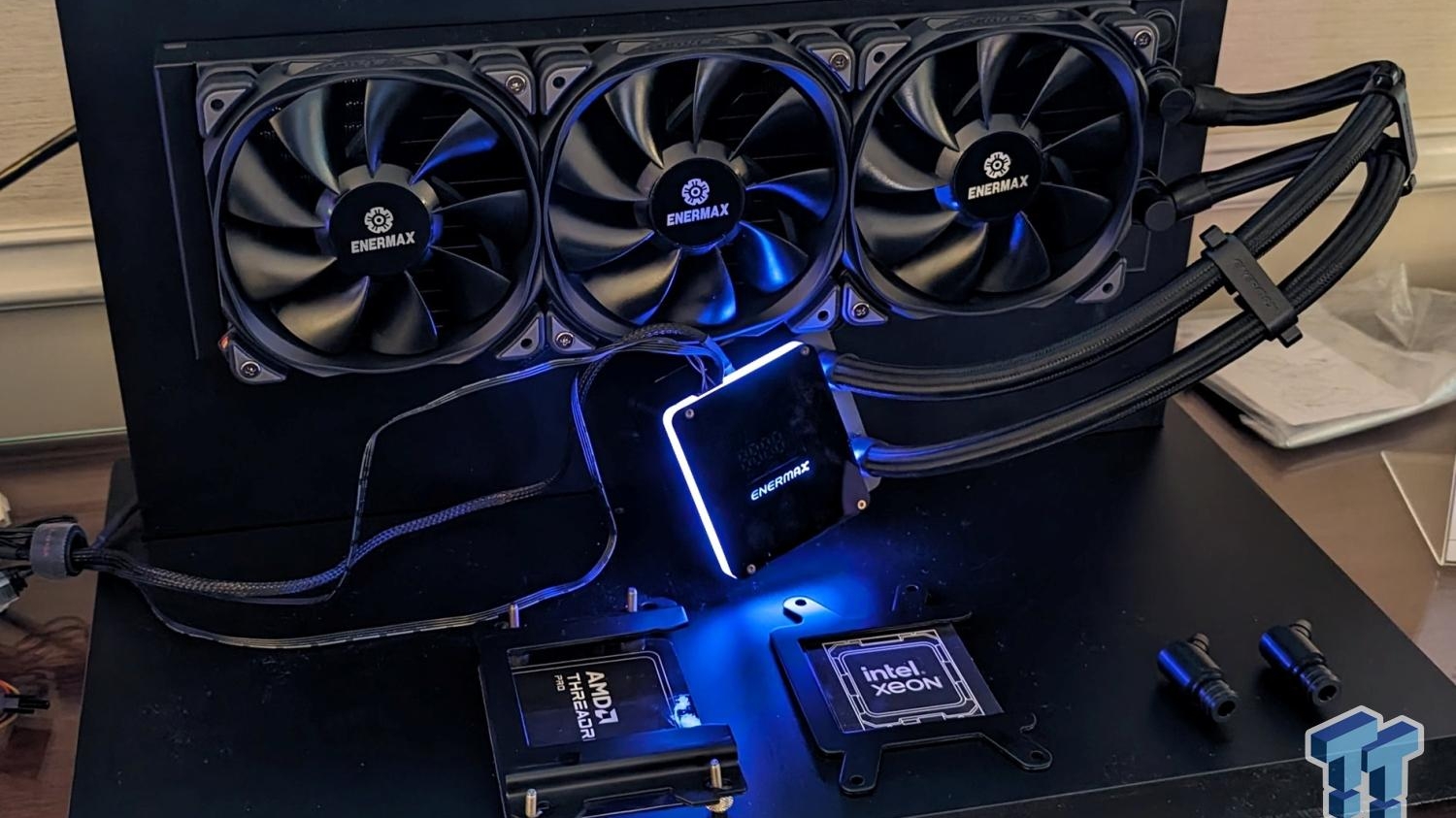 ラミウム Enermax shows us its LIQTECH XTR, LIQMAXFLO, AQUAFLO LCD, and VRM