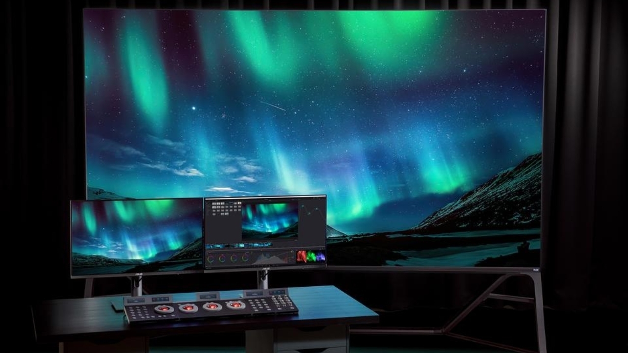 ASUS's latest ProArt Display is a 32-inch 8K Mini LED HDR beast