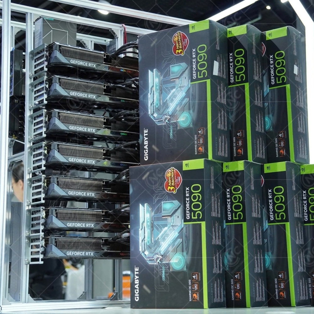 7 x GeForce RTX 5090s power custom AI servers in Vietnam: 28 x 8-pin power  cables, 4000W power