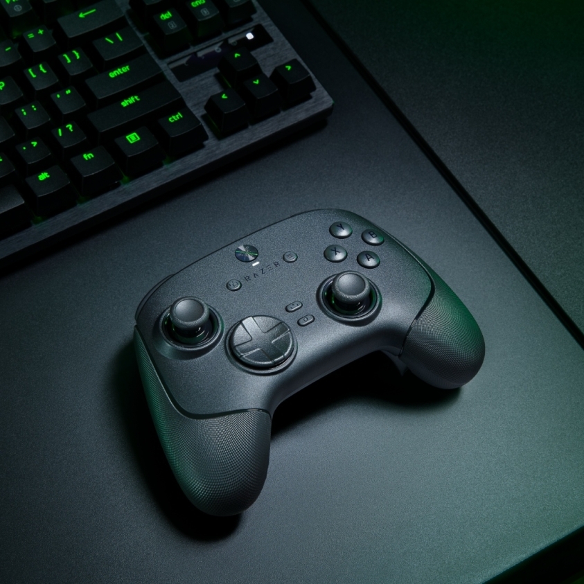 グエン　Razer Wolverine V3 Pro 8K PC Wolverine V3 Pro 8K PC: Wireless Esports Controller for PC | Razer