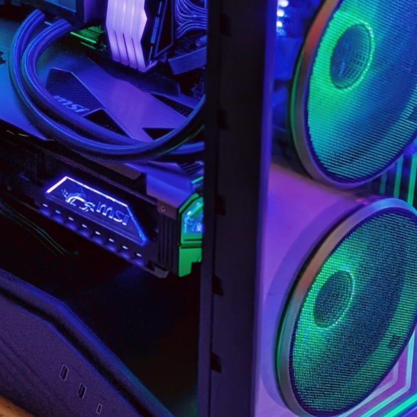 LIAN LI's new affordable compact case has an infinity mirror front