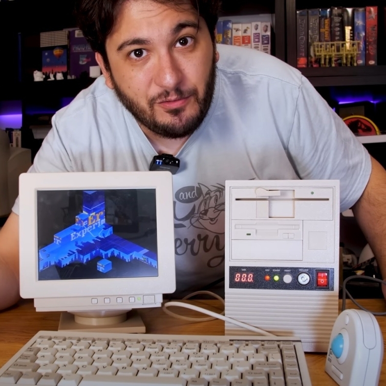 This tiny retro Intel 486 PC looks cool and is an impressive