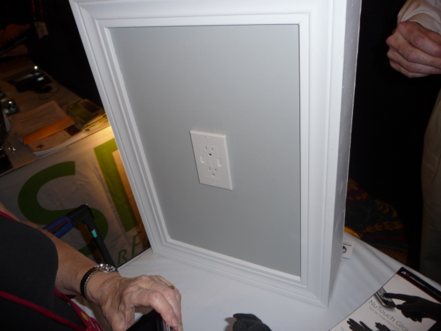 Newer Technology Shows Dual Socket USB Power Outlet without Phantom Draw 01