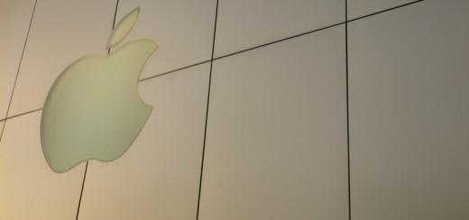 Apple and Motorola both file motions for a summary judgement in US lawsuit | TweakTown.com