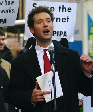 Reddit's Alexis Ohanian, activists want to make 'Bat-Signal for the internet' | TweakTown.com