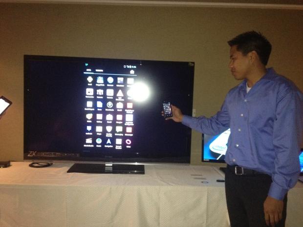 Intel powered Lenovo K800 smartphone shows NFC and performance aplenty 05