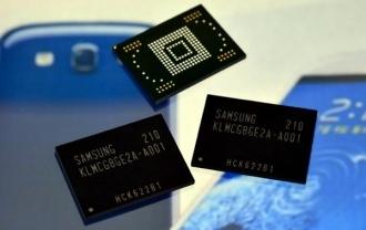 Samsung begins mass production on new mobile flash memory, up to 4x faster than previous chips | TweakTown.com Samsung begins mass production on new mobile flash memory, up to 4x faster than previous chips | TweakTown.com