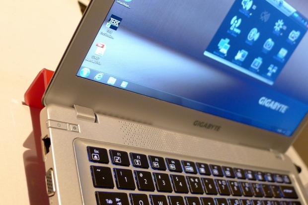 GIGABYTE shows off new P2542G gaming notebook and U2442 Ultrabook 4