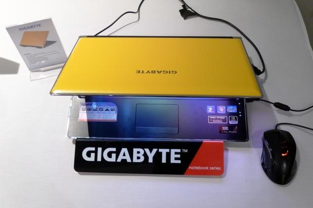 GIGABYTE shows off new P2542G gaming notebook and U2442 Ultrabook 6