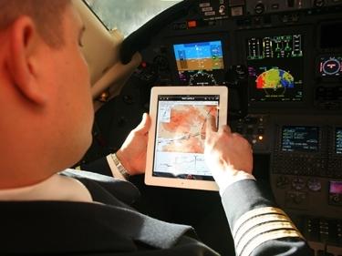 American Airlines pilots receiving iPads after FAA approves them for use | TweakTown.com American Airlines pilots receiving iPads after FAA approves them for use | TweakTown.com