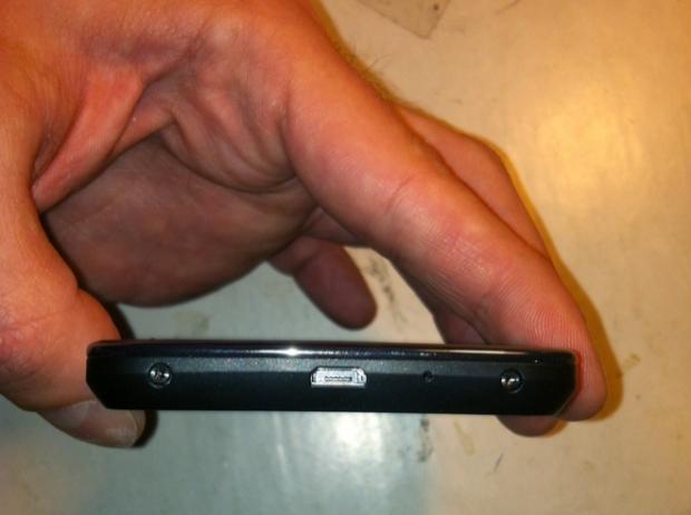 Google employee leaves prototype Nexus 4 at San Francisco bar, oops or clever marketing? 02 Google employee leaves prototype Nexus 4 at San Francisco bar, oops or clever marketing? 02