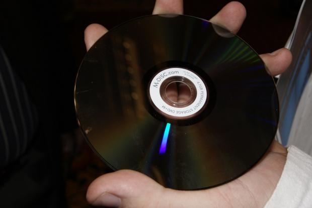 New DVD discs claim 1,000 year life • The Register