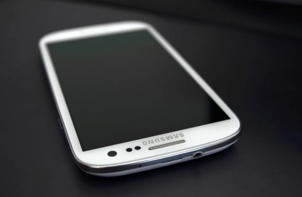 Samsung wants RIM's corporate users, RIM don't have their shields up right now | TweakTown.com
