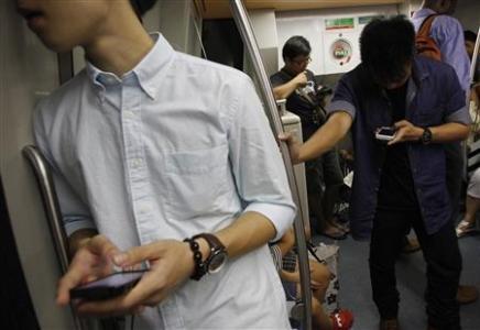 iPhone begins to lose its appeal in Asia's trend-setting cities | TweakTown.com