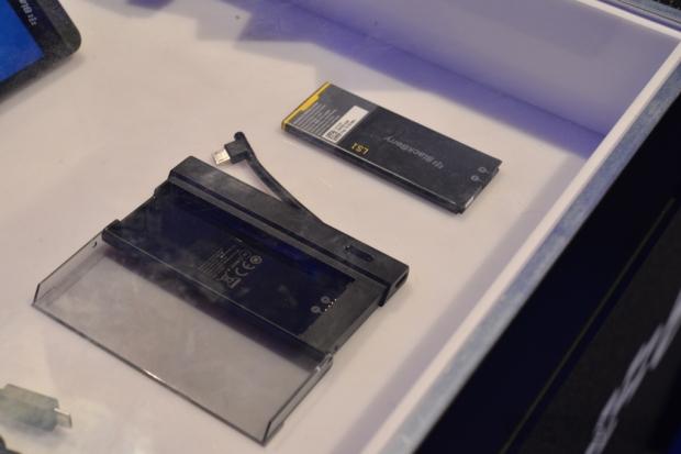 BlackBerry Z10 cases, backup battery charger, and Bluetooth speaker revealed at BB10 Launch Event 3