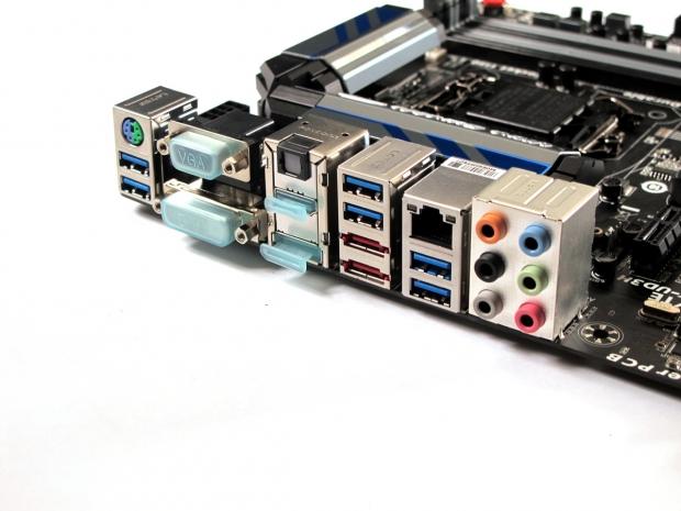 Gigabyte's Z87X-UD3H smiles for the camera, Haswell is getting close! 07
