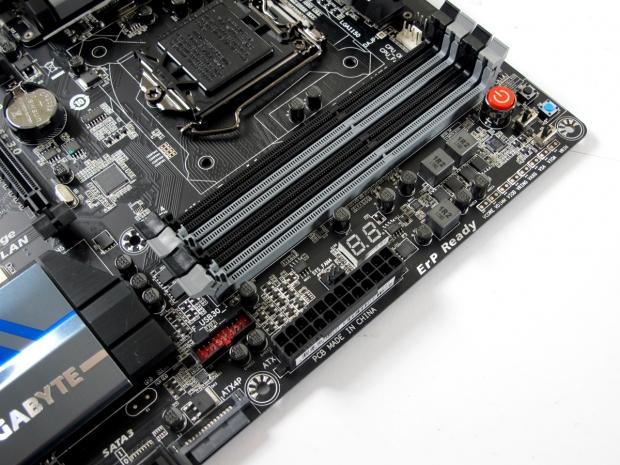 Gigabyte's Z87X-UD3H smiles for the camera, Haswell is getting close! 09