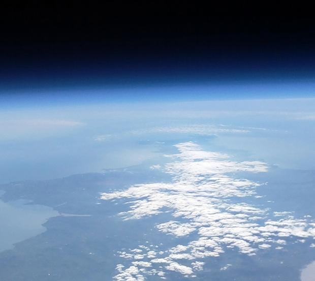 MakerTT: Raspberry Pi Camera Module photographs the Earth from the edge of space 1 MakerTT: Raspberry Pi Camera Module photographs the Earth from the edge of space 1