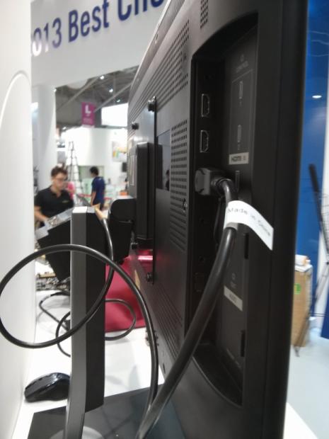 ASUS' new 4K monitor is shaping up beautifully at Computex 2013 03
