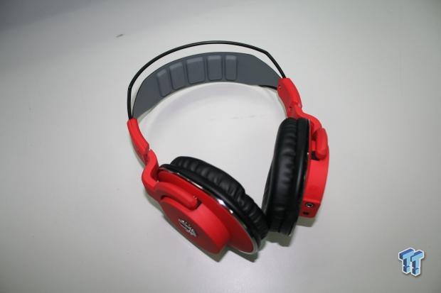 BitFenix enter the audio game with their new Flo headsets 01