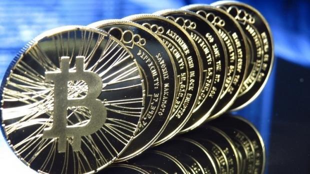 Open enlarged image Bitcoin tips over the $1000 mark, a 4000% increase in 12 months | TweakTown.com