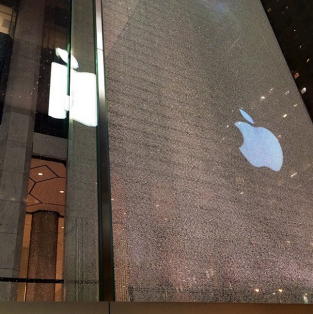Snow blower causes $450,000 in damage to Manhattan Apple Store 1 Snow blower causes $450,000 in damage to Manhattan Apple Store 1