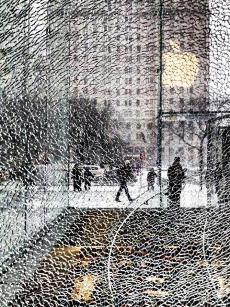 Snow blower causes $450,000 in damage to Manhattan Apple Store 3 Snow blower causes $450,000 in damage to Manhattan Apple Store 3