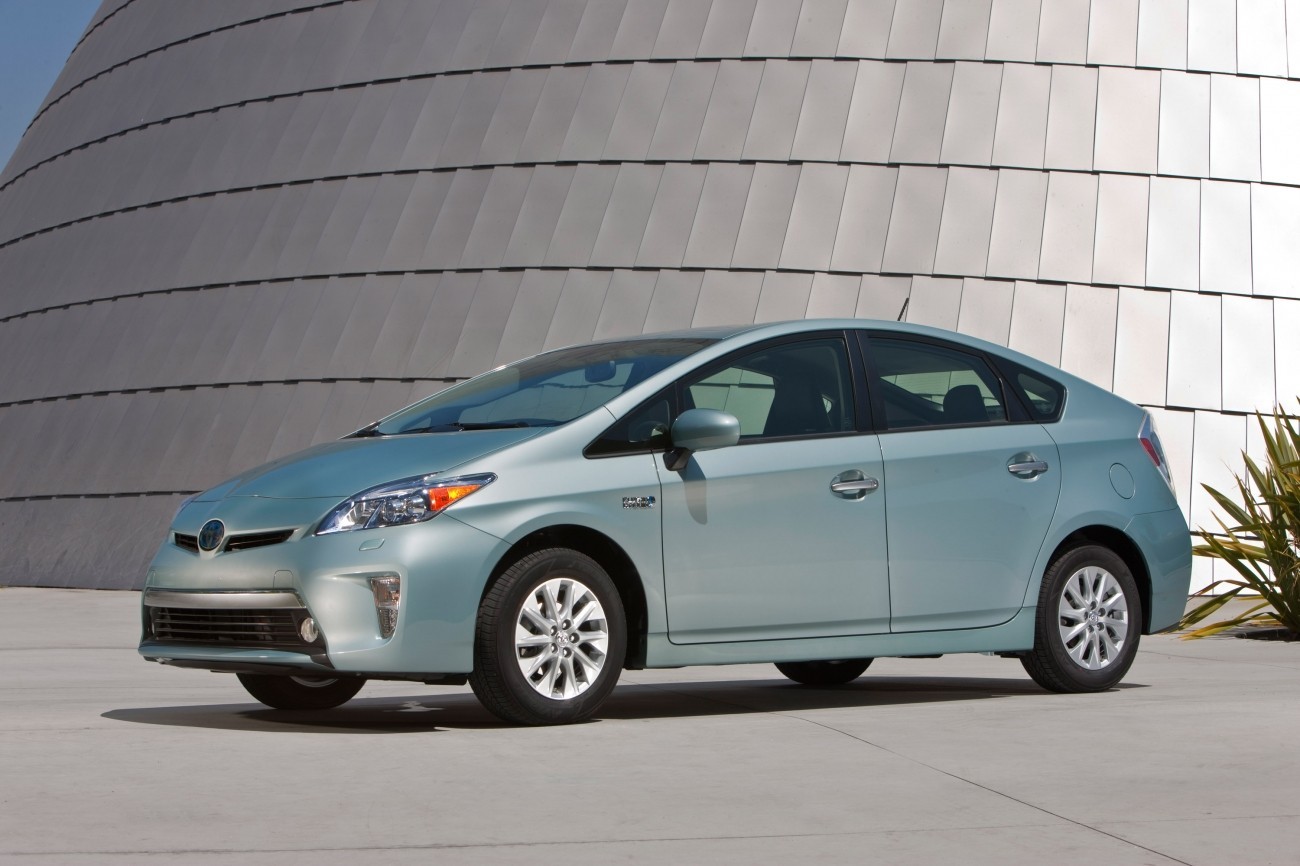 Toyota issues Prius recall over faulty software