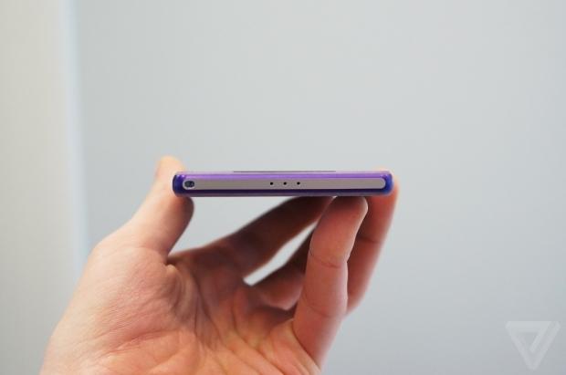 Sony's new Xperia Z2 smartphone moves to an IPS display 07