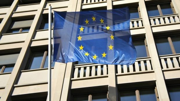 EU officials are meeting with Apple and others on in-app purchases 433