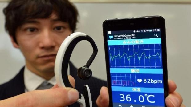 Open enlarged image Japanese researchers testing 'Earclip-type wearable PC' prototype | TweakTown.com