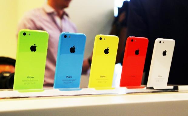 Apple's iPhone 5c is virtually unsellable, 3 million units in storage | TweakTown.com