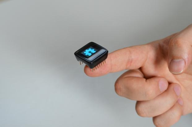 Meet the MicroView, a chip-sized Arduino with built-in OLED display 1