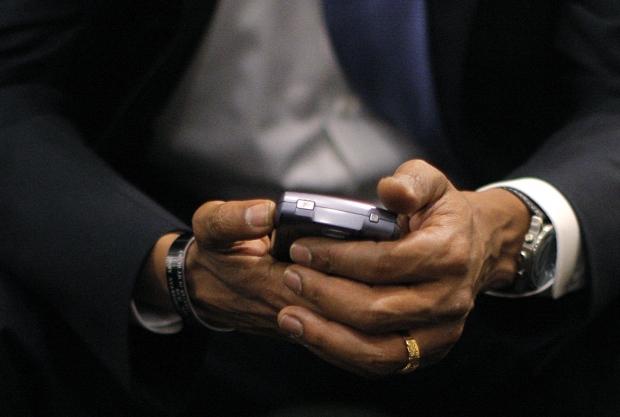 Doesn't look like Pres. Obama is giving up BlackBerry just yet | TweakTown.com