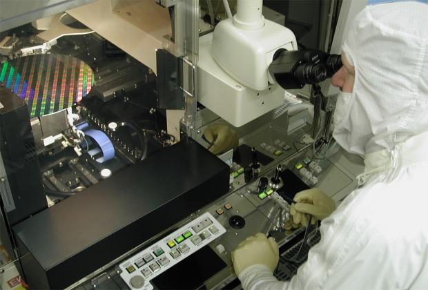 Open enlarged image Intel to begin manufacturing its Skylake processors in 2015 | TweakTown.com