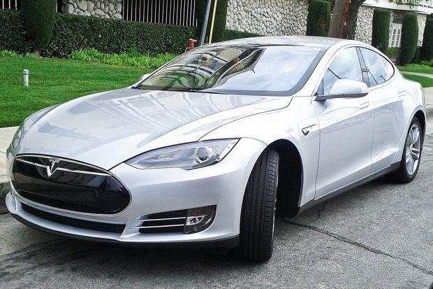 Chinese Tesla Model S customer wrecks brand new vehicle in protest | TweakTown.com