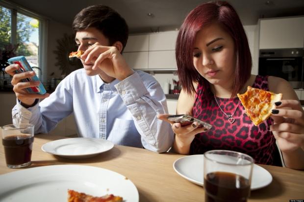 Consumers would struggle to make it one day without their smartphones | TweakTown.com