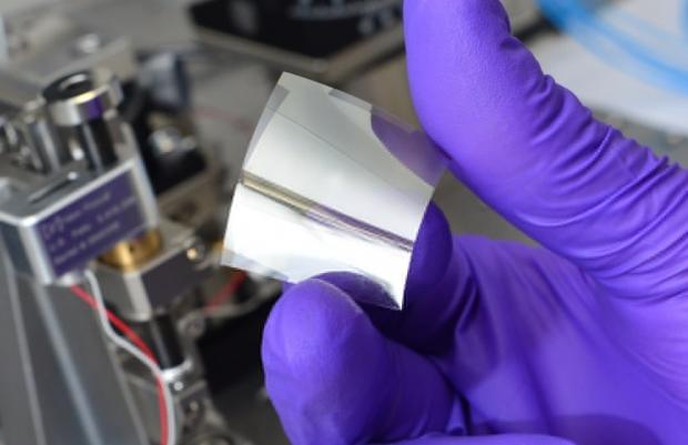 Scientists patent a new flexible nano-pixel bendable screen technology | TweakTown.com