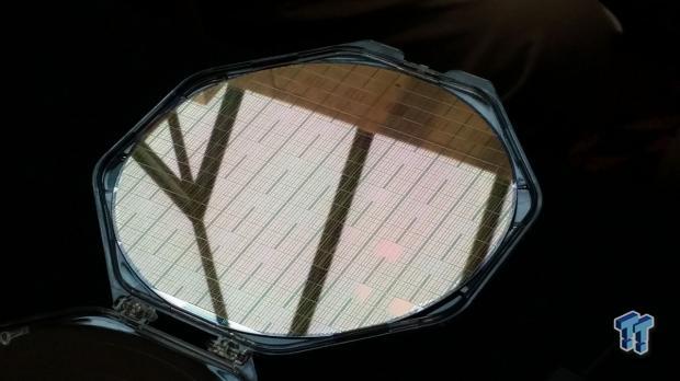 FMS 2014 - Contour Semiconductor displays $10 million DTM wafer | TweakTown.com