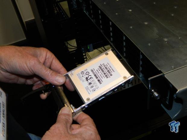Flash Memory Summit 2014 - Newisys shows NDS-2600 with 60 2.5 in a 2U 03