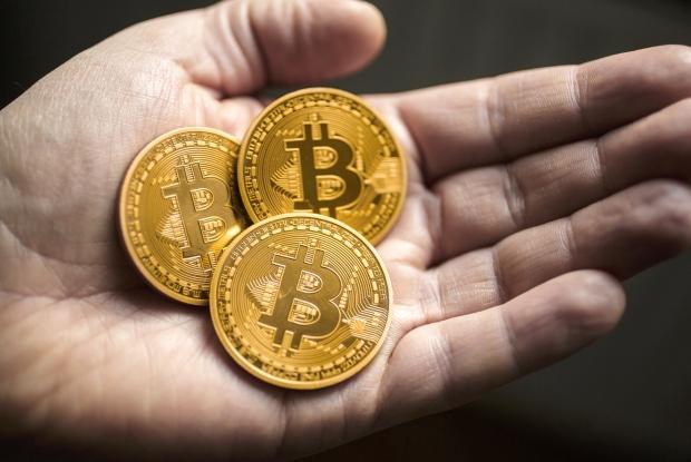 Open enlarged image Bitcoin value drops to just $290 over the weekend, as investors cringe | TweakTown.com