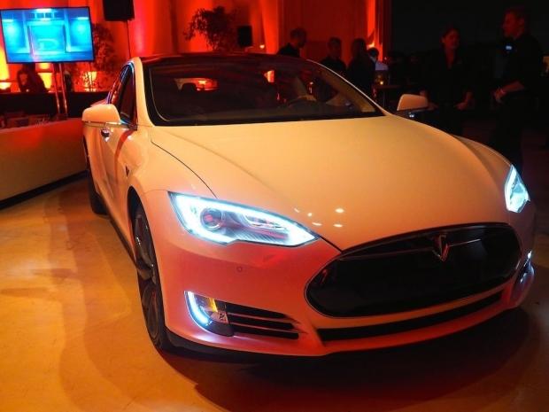 Tesla will let you sleep, work, eat behind the wheel within a decade | TweakTown.com