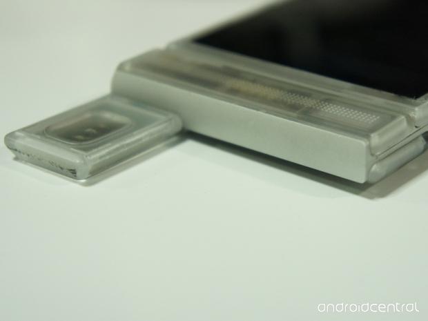Google's modular smartphone, Project Ara, smiles for the camera 03