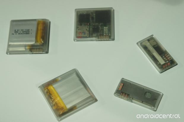 Google's modular smartphone, Project Ara, smiles for the camera 05