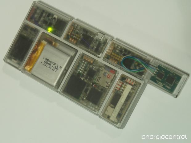 Google's modular smartphone, Project Ara, smiles for the camera 06