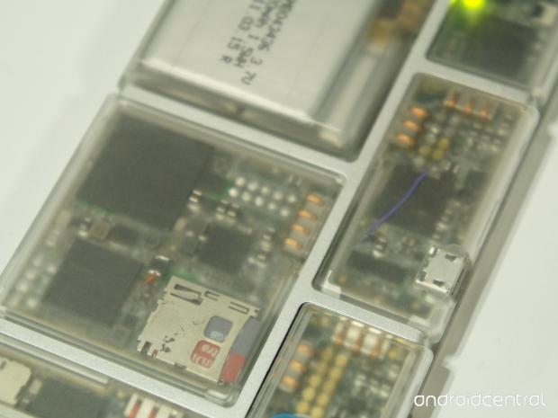Google's modular smartphone, Project Ara, smiles for the camera 09