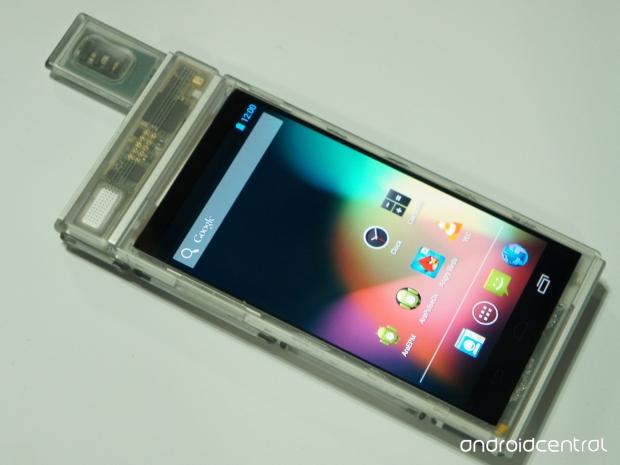 Google's modular smartphone, Project Ara, smiles for the camera 11