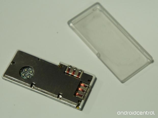 Google's modular smartphone, Project Ara, smiles for the camera 13
