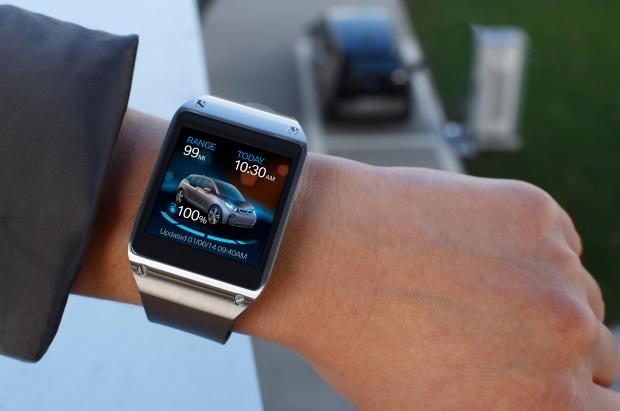 50% of consumers thinking of a smart wristband will buy a smartwatch | TweakTown.com